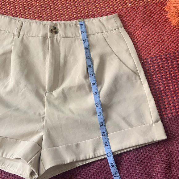 STREETWEAR SOCIETY SIZE L Beige High-waisted Pleated Shorts - Picture 3 of 9